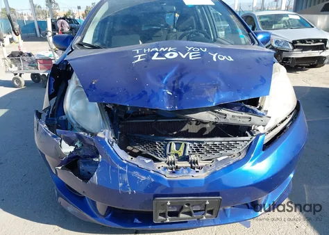 2010 Honda Fit Sport из США, поврежденный, VIN JHMGE8H47AC024218